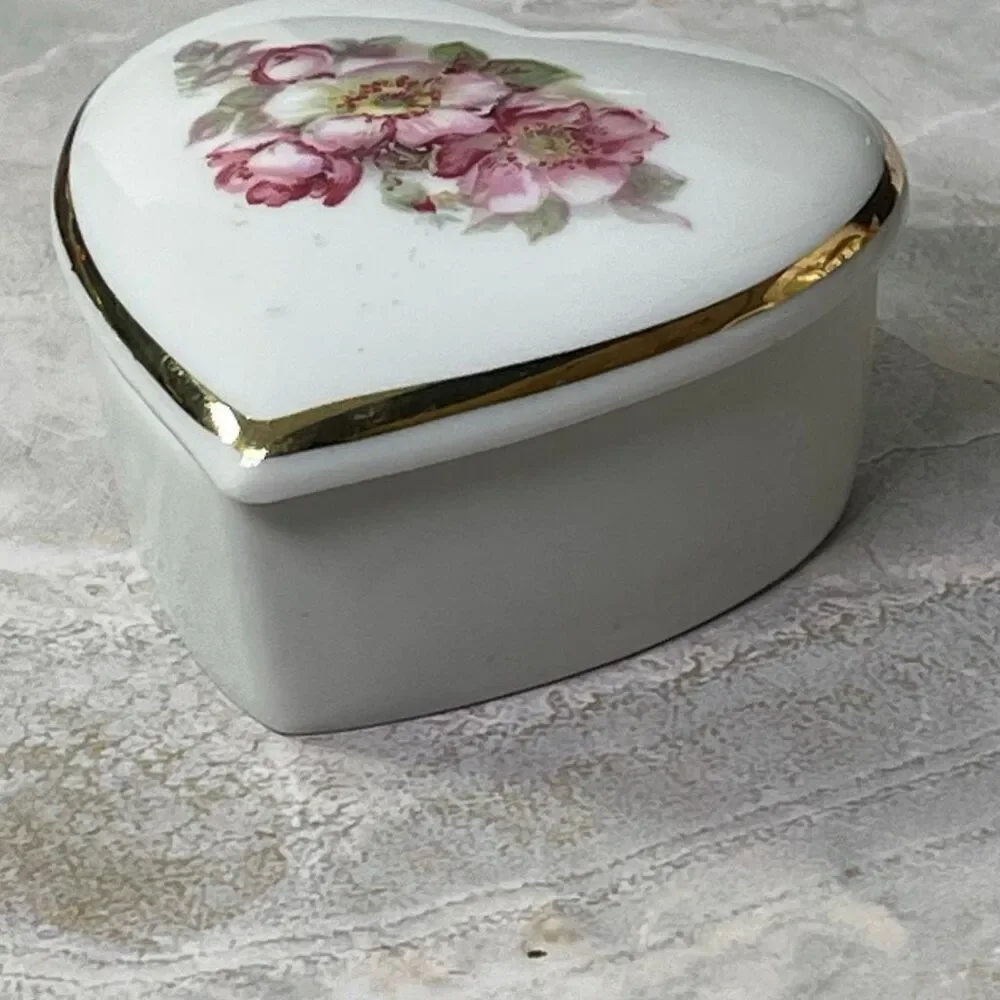 Vintage Gerold Porzellan Heart shaped trinket box Tettau, Bavaria, West Germany